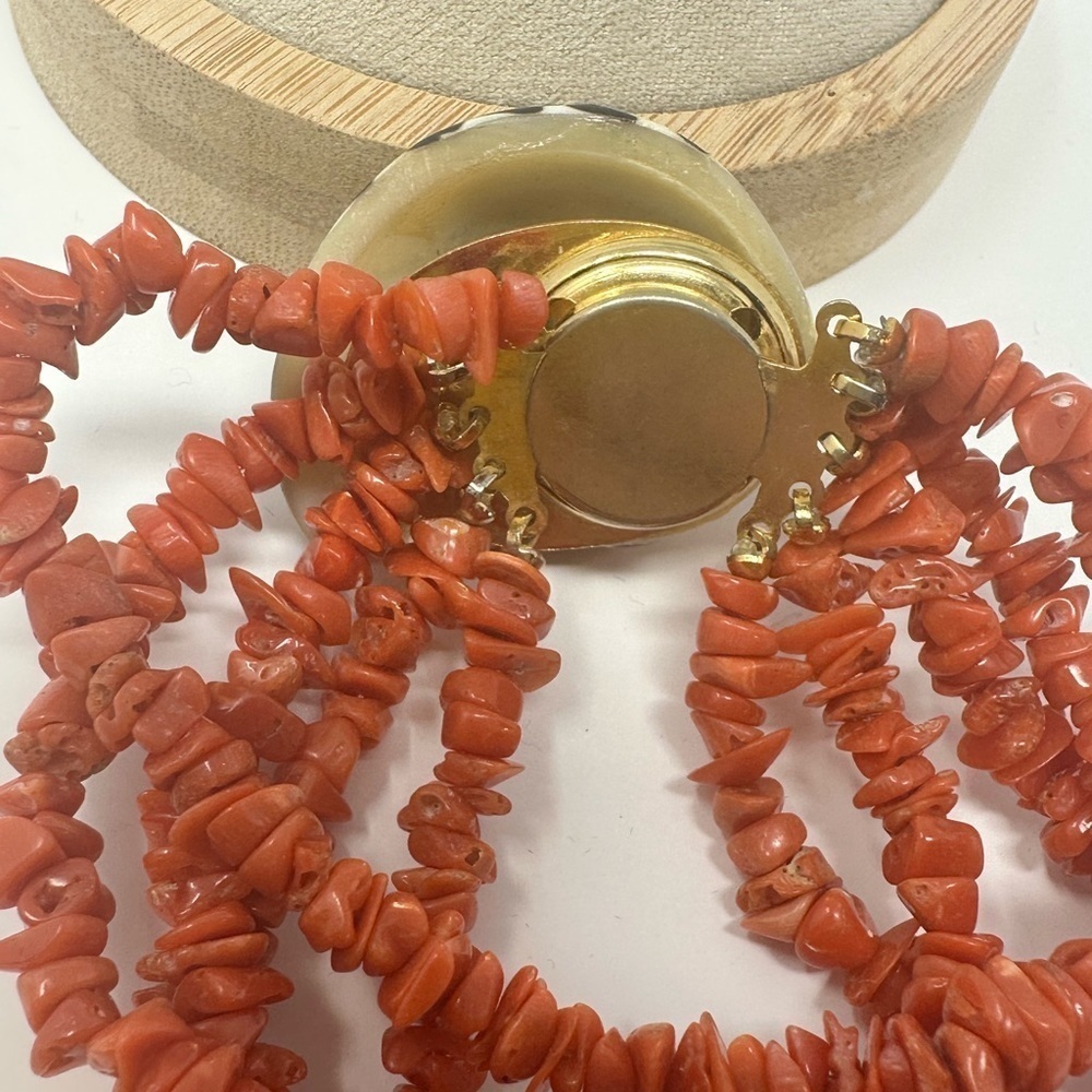 Beautiful Coral and Shell Bracelet - Picture 4 of 6